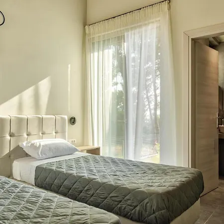 Luxury Mon I Vassilikos