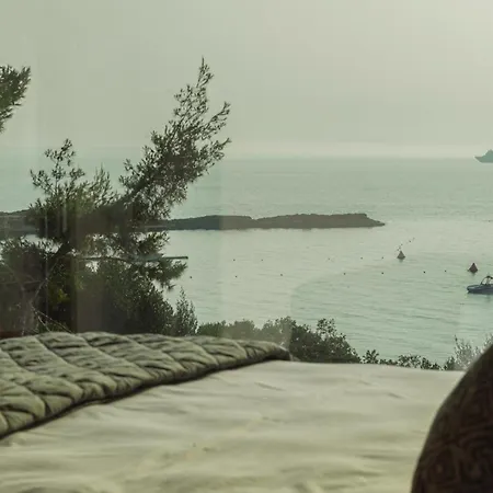 Luxury Mon I Vassilikos