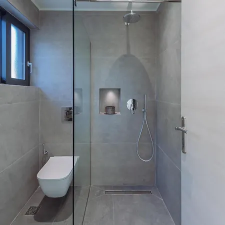 Luxury Mon I Vassilikos
