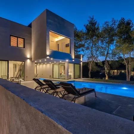 Luxury Mon I Vassilikos *